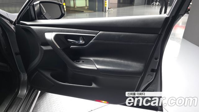Nissan Altima 2017 — photo 14