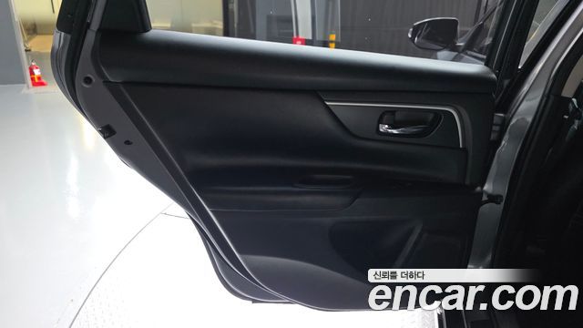 Nissan Altima 2017 — photo 15