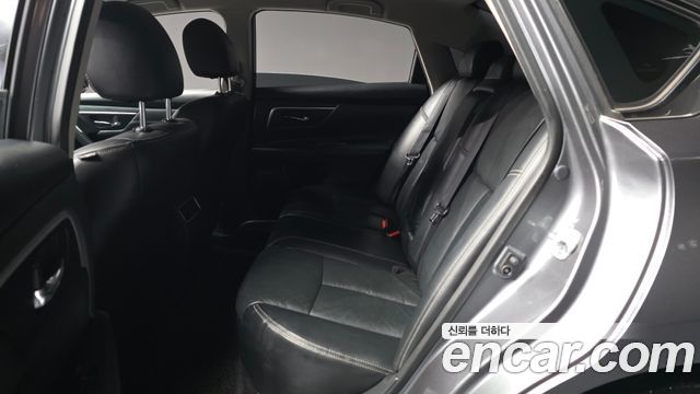 Nissan Altima 2017 — photo 16