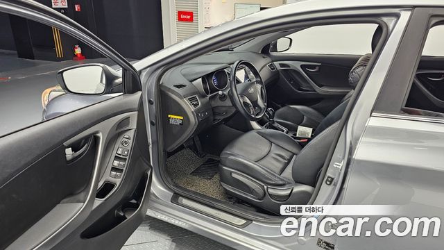 Hyundai AVANTE 2015 — photo 13