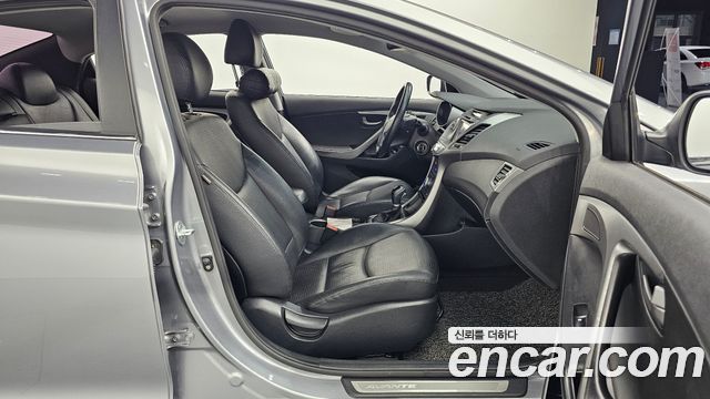 Hyundai AVANTE 2015 — photo 17