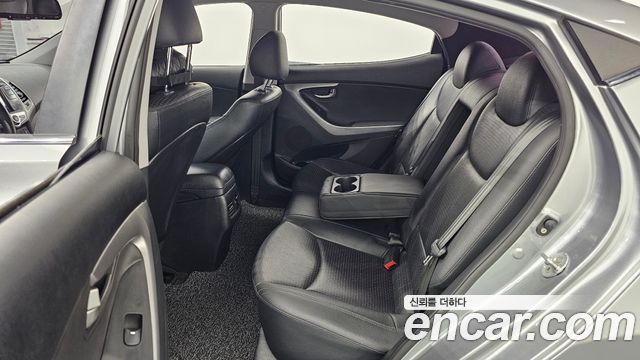 Hyundai AVANTE 2015 — photo 18