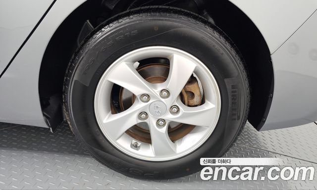 Hyundai AVANTE 2015 — photo 7