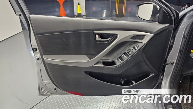 Hyundai AVANTE 2015 — photo 14