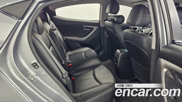 Hyundai AVANTE 2015 — photo 16