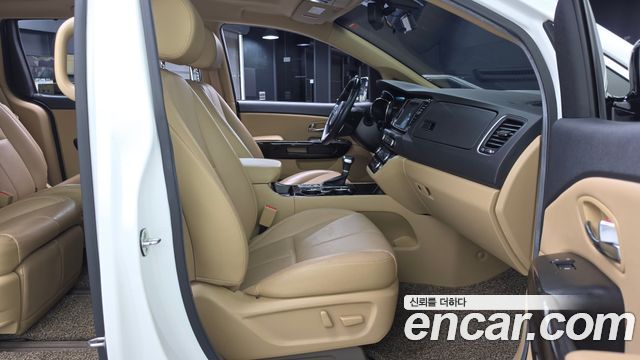 Kia Canival 2019 — photo 17