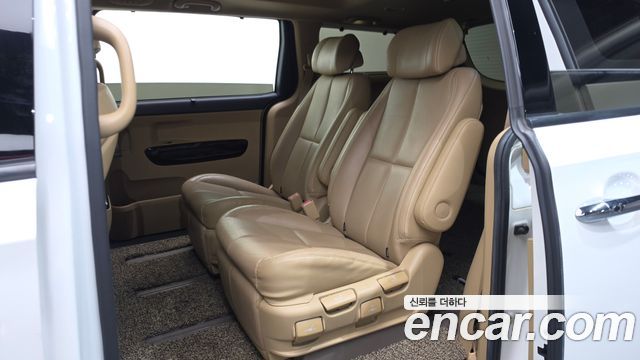 Kia Canival 2019 — photo 16