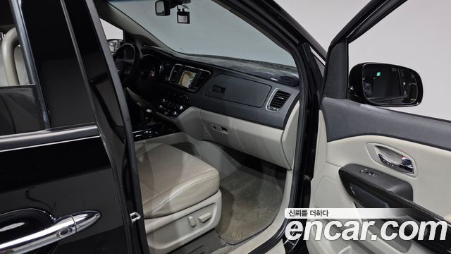 Kia Canival 2019 — photo 17