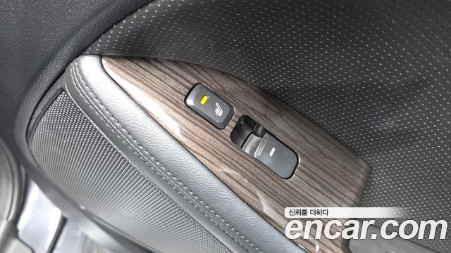 Kia K5 2012 — photo 24