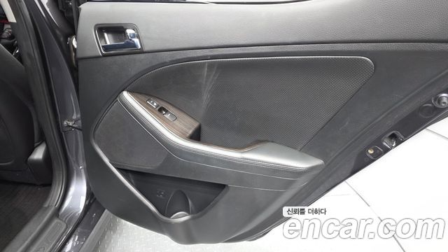 Kia K5 2012 — photo 15