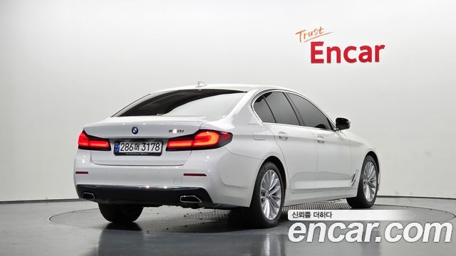 BMW 5-Series 2023 — photo 2