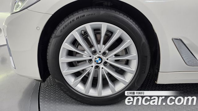 BMW 5-Series 2023 — photo 5
