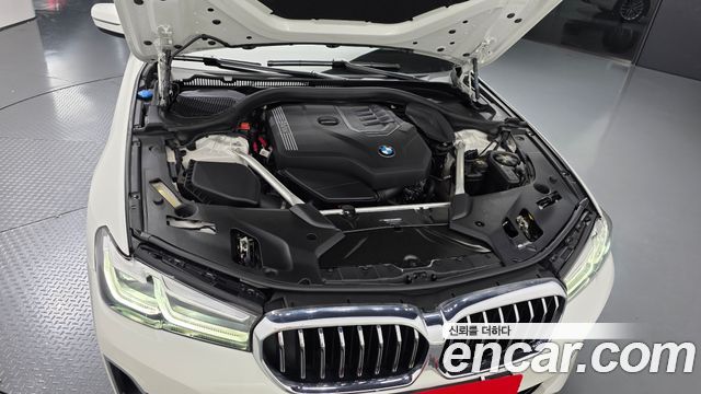 BMW 5-Series 2023 — photo 6