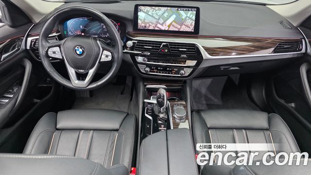 BMW 5-Series 2023 — photo 10