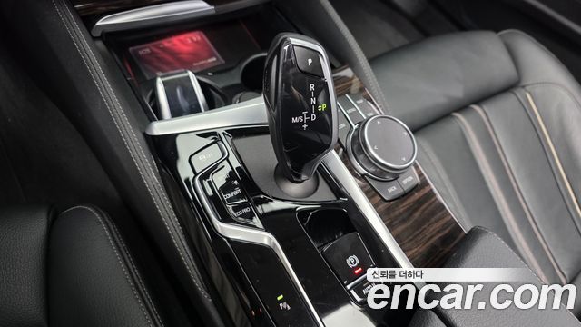 BMW 5-Series 2023 — photo 12