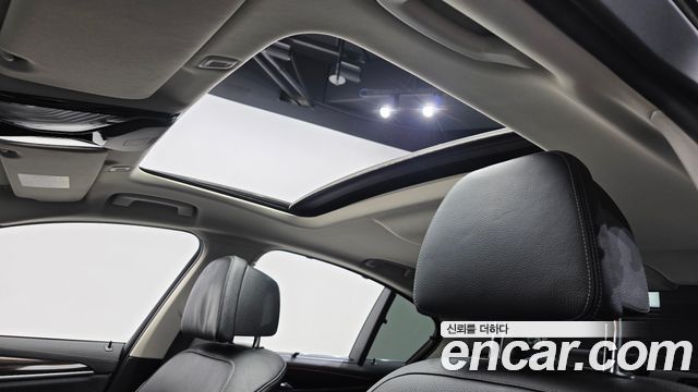 BMW 5-Series 2023 — photo 25
