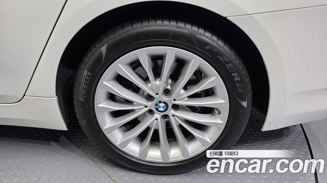 BMW 5-Series 2023 — photo 7