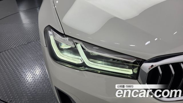 BMW 5-Series 2023 — photo 8