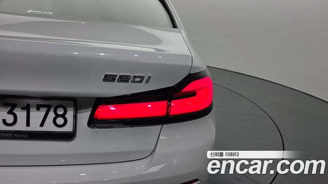 BMW 5-Series 2023 — photo 9
