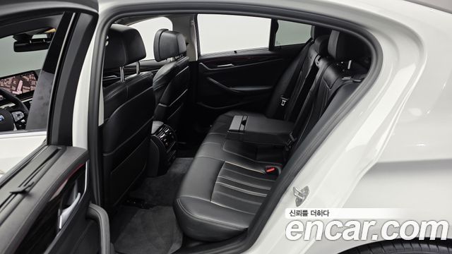 BMW 5-Series 2023 — photo 16