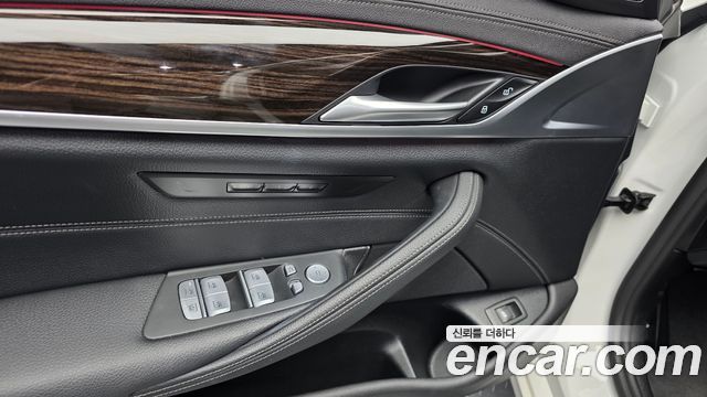 BMW 5-Series 2023 — photo 29