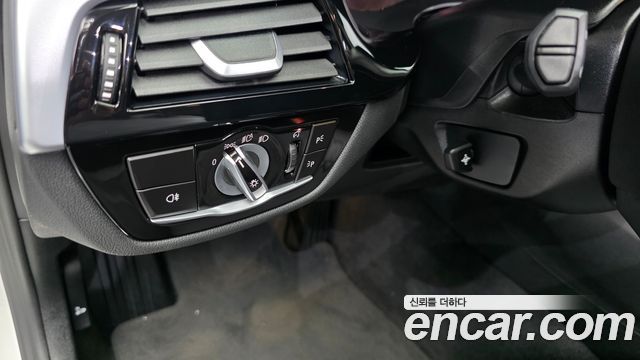 BMW 5-Series 2023 — photo 30