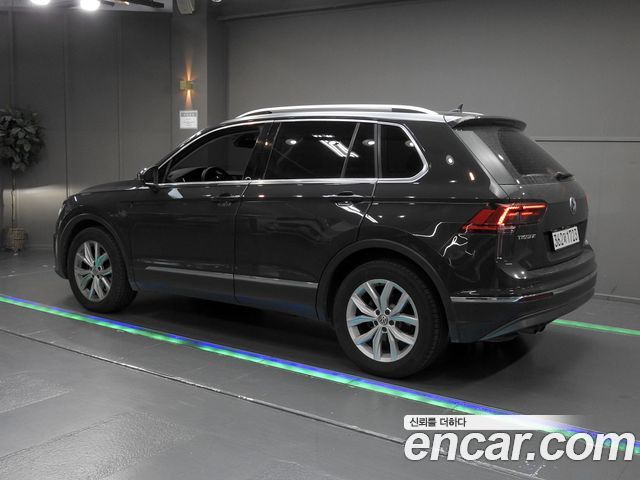 Volkswagen Tiguan 2018 — photo 2