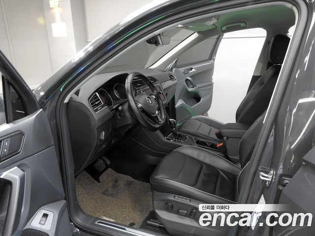 Volkswagen Tiguan 2018 — photo 11