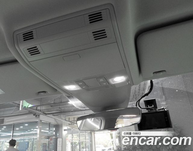 Volkswagen Tiguan 2018 — photo 12