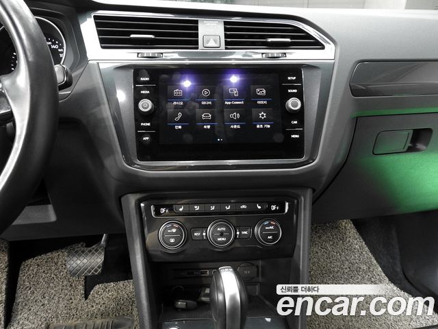 Volkswagen Tiguan 2018 — photo 14