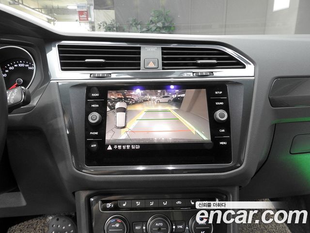 Volkswagen Tiguan 2018 — photo 15