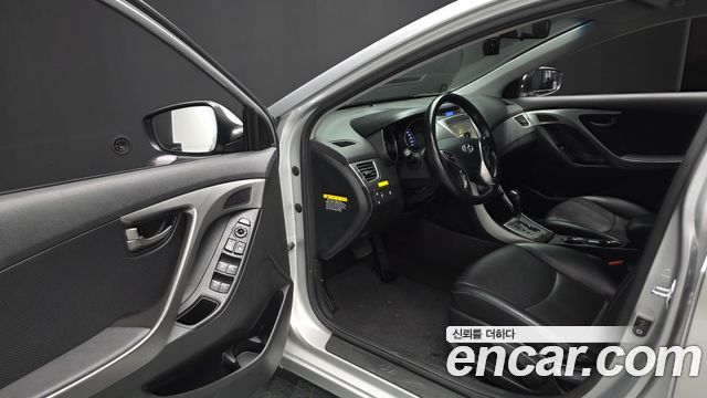 Hyundai AVANTE 2013 — photo 10