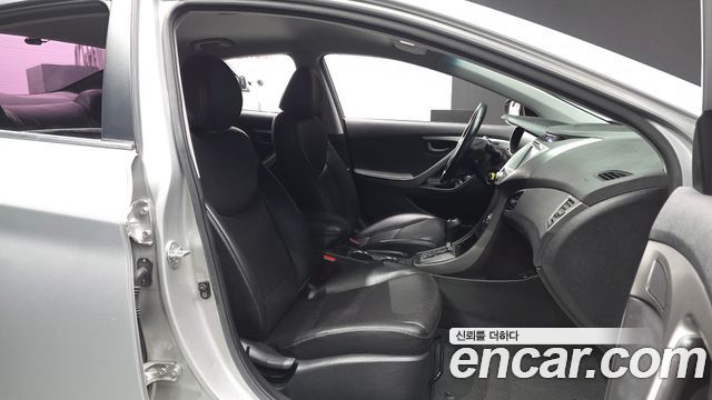 Hyundai AVANTE 2013 — photo 11