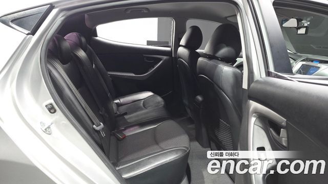 Hyundai AVANTE 2013 — photo 12