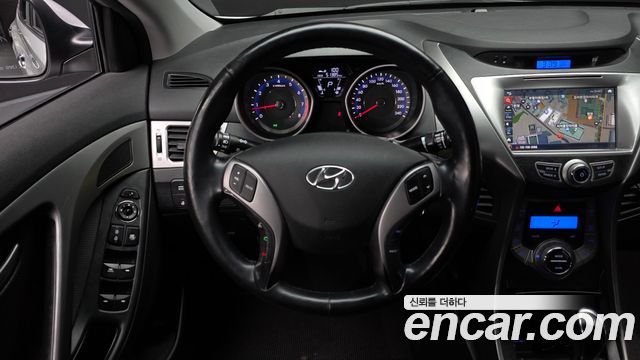 Hyundai AVANTE 2013 — photo 13