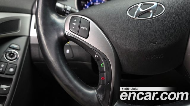 Hyundai AVANTE 2013 — photo 18