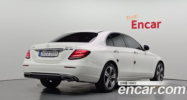 Mercedes-Benz E-Class 2018 — photo 2