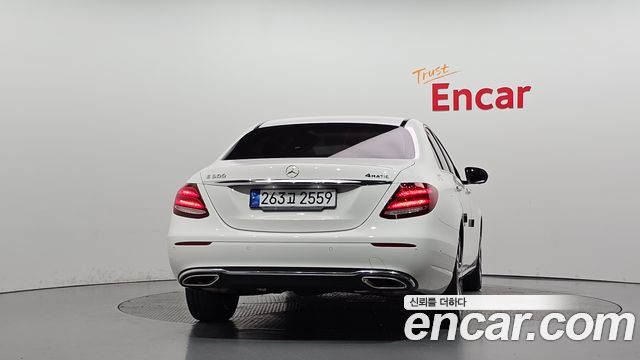 Mercedes-Benz E-Class 2018 — photo 4
