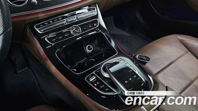 Mercedes-Benz E-Class 2018 — photo 12