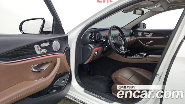 Mercedes-Benz E-Class 2018 — photo 13