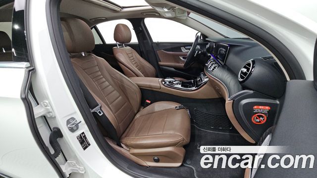 Mercedes-Benz E-Class 2018 — photo 18