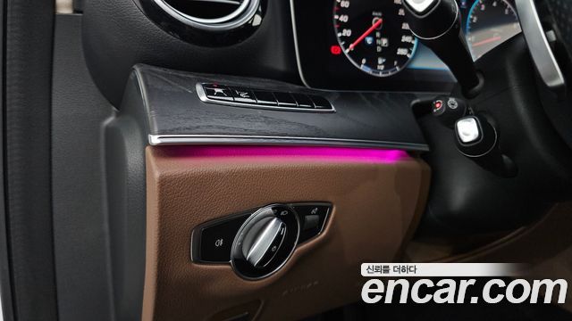 Mercedes-Benz E-Class 2018 — photo 25