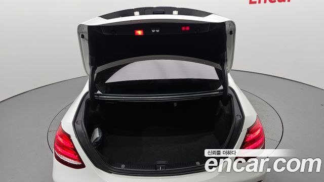Mercedes-Benz E-Class 2018 — photo 26