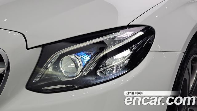 Mercedes-Benz E-Class 2018 — photo 8