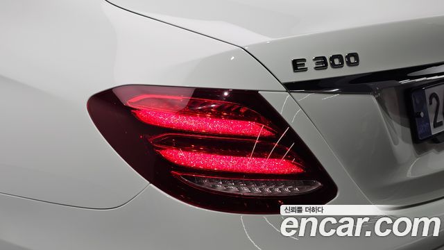 Mercedes-Benz E-Class 2018 — photo 9