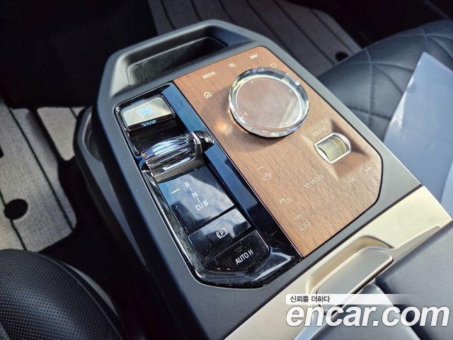 BMW iX 2022 — photo 12