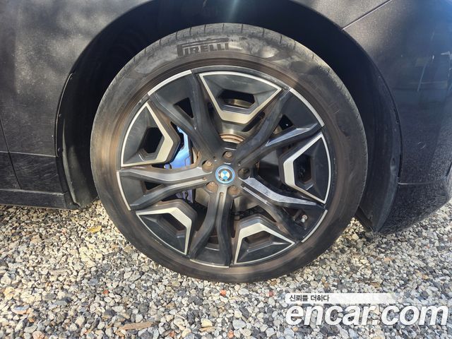 BMW iX 2022 — photo 16