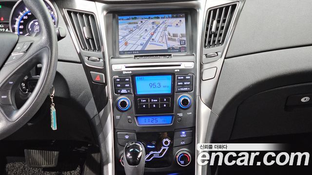 Hyundai Sonata 2012 — photo 14