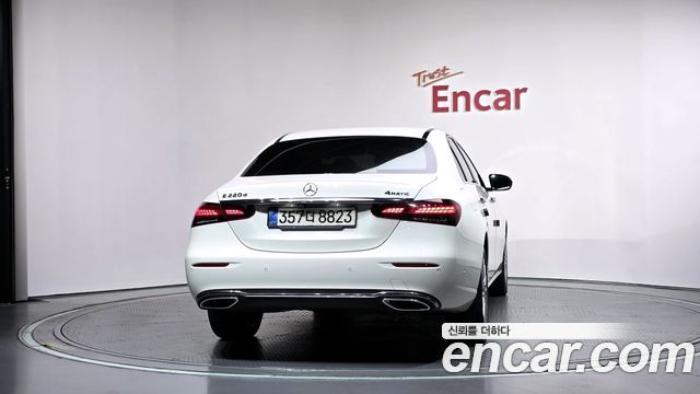 Mercedes-Benz E-Class 2021 — photo 4