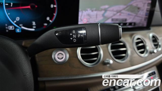 Mercedes-Benz E-Class 2021 — photo 9